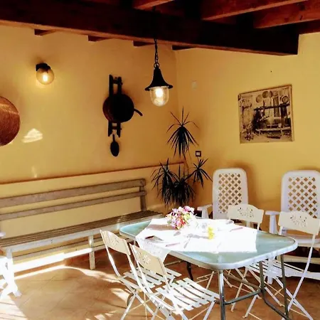 Su Frori Arrubiu Oda ve Kahvaltı